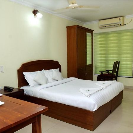 Hotel Lumiere Alappuzha Dış mekan fotoğraf