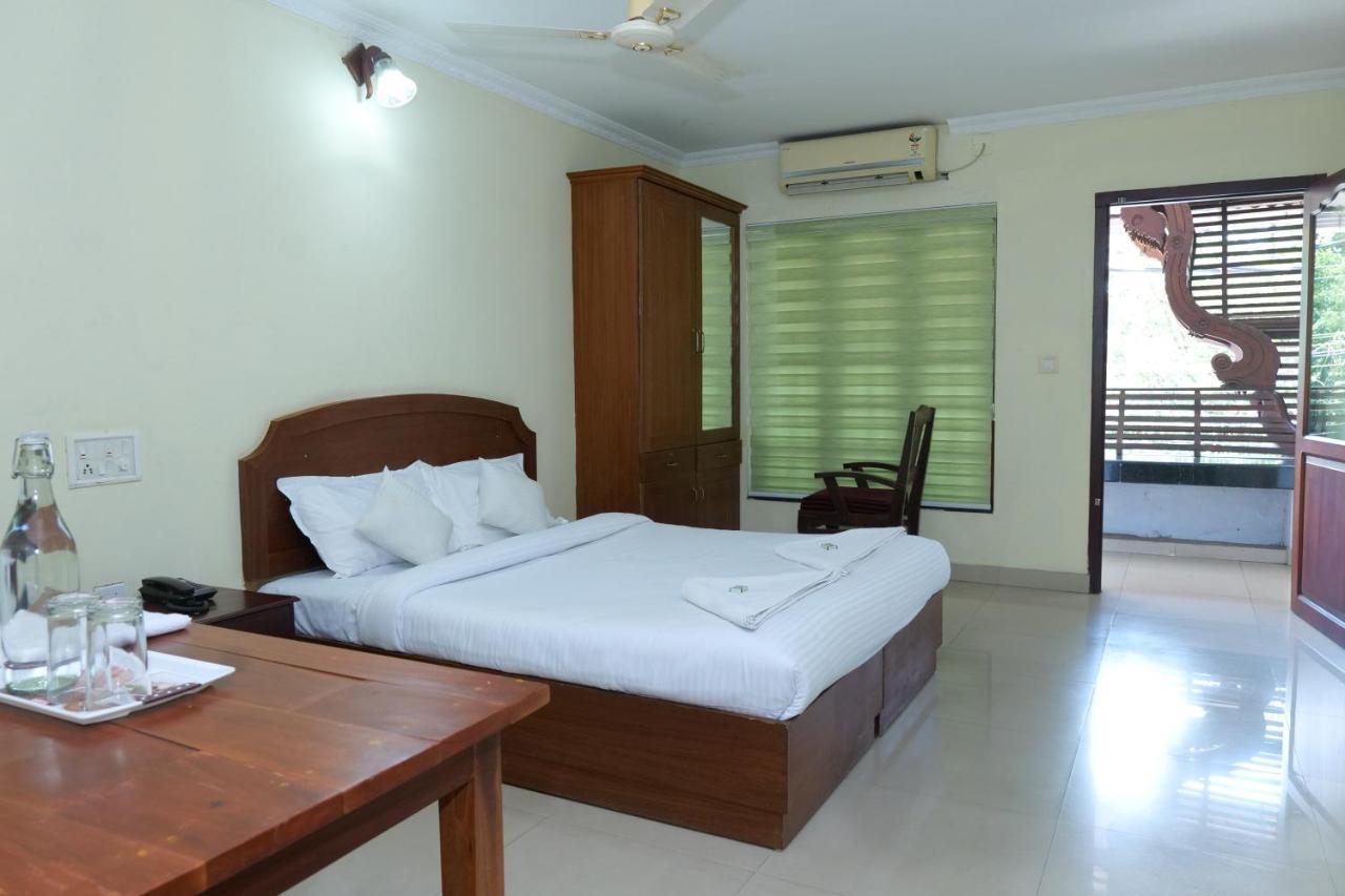Hotel Lumiere Alappuzha Dış mekan fotoğraf