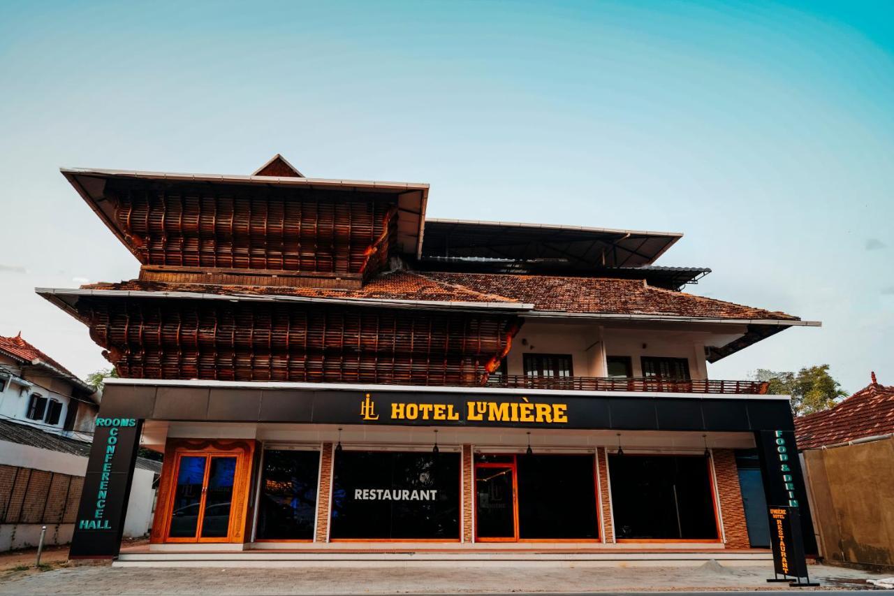 Hotel Lumiere Alappuzha Dış mekan fotoğraf