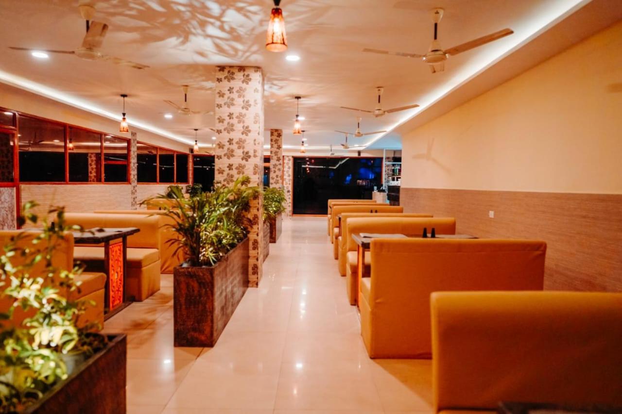 Hotel Lumiere Alappuzha Dış mekan fotoğraf
